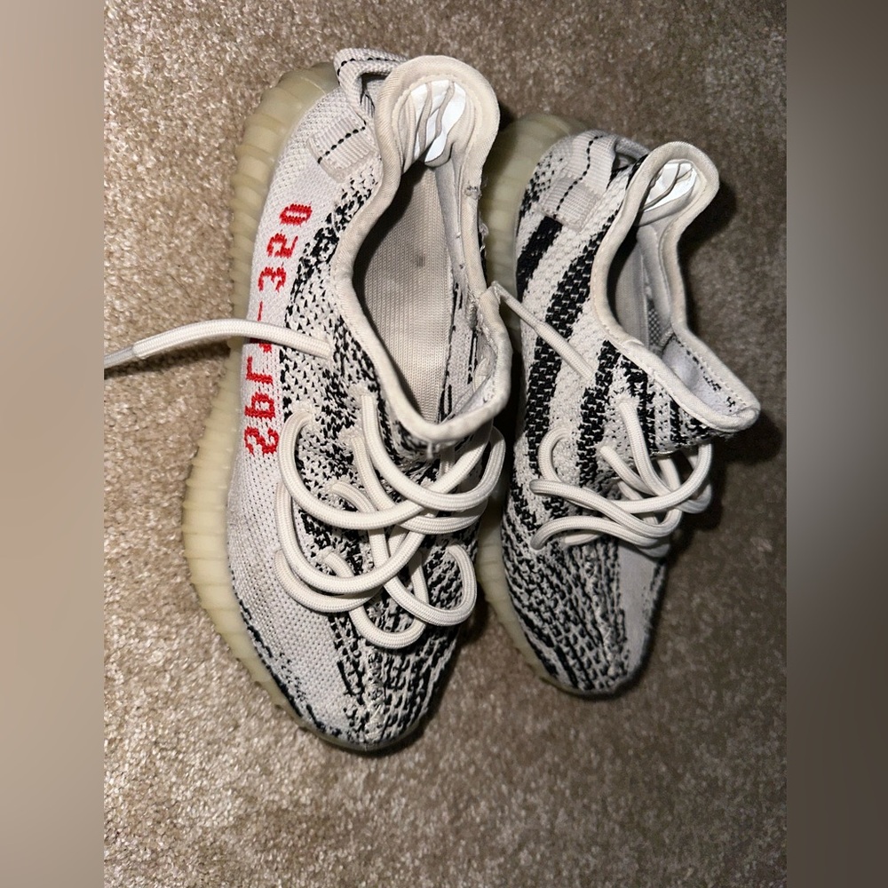 Authentic Zebra Yeezy size 4